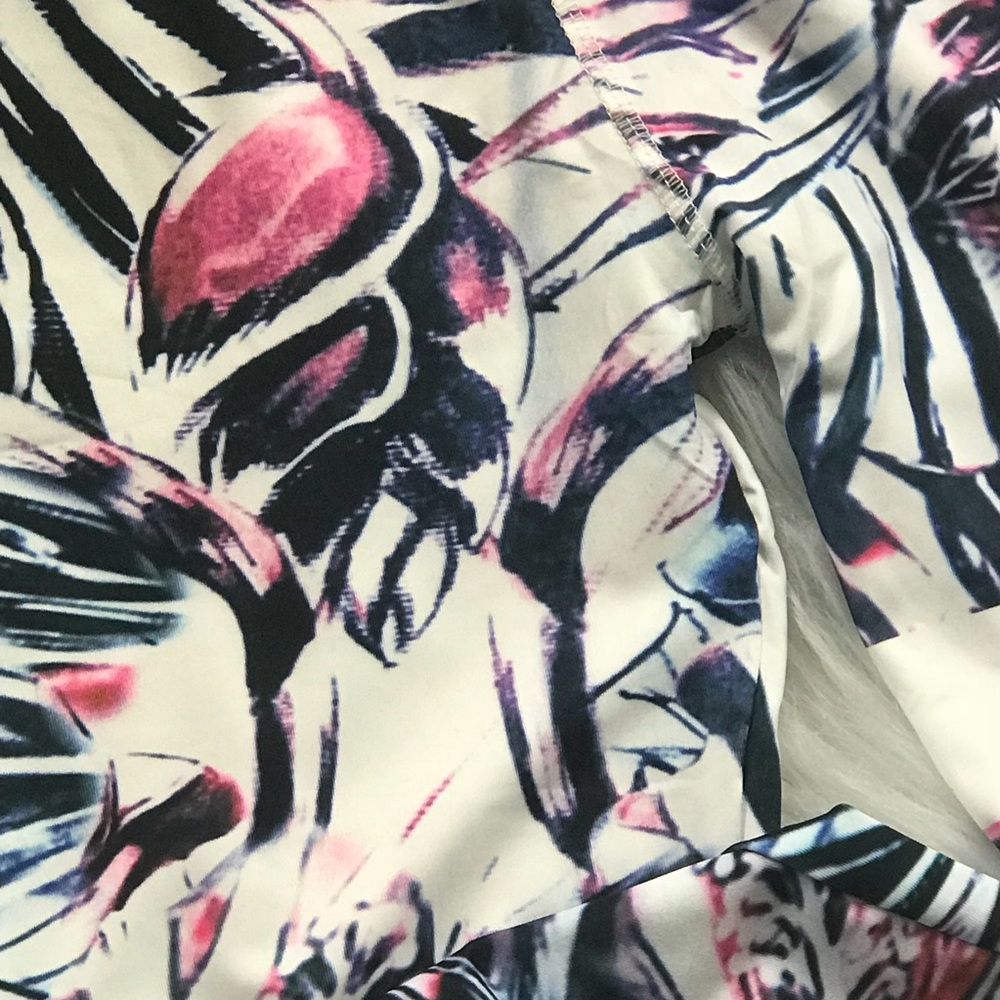 🎉HP🎉 📍LAST 1📍Floral & Leaf Printed  Leggings - Picture 4 of 7